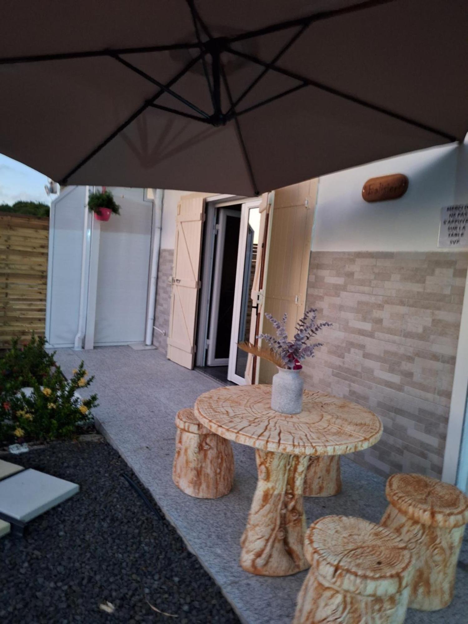 L'Eden De Josephine Apartment Le Moule Bagian luar foto